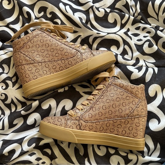 Guess Monogram Women’s Sneaker Wedges 7 Beige Casual Street y2K Street Style - Picture 3 of 11
